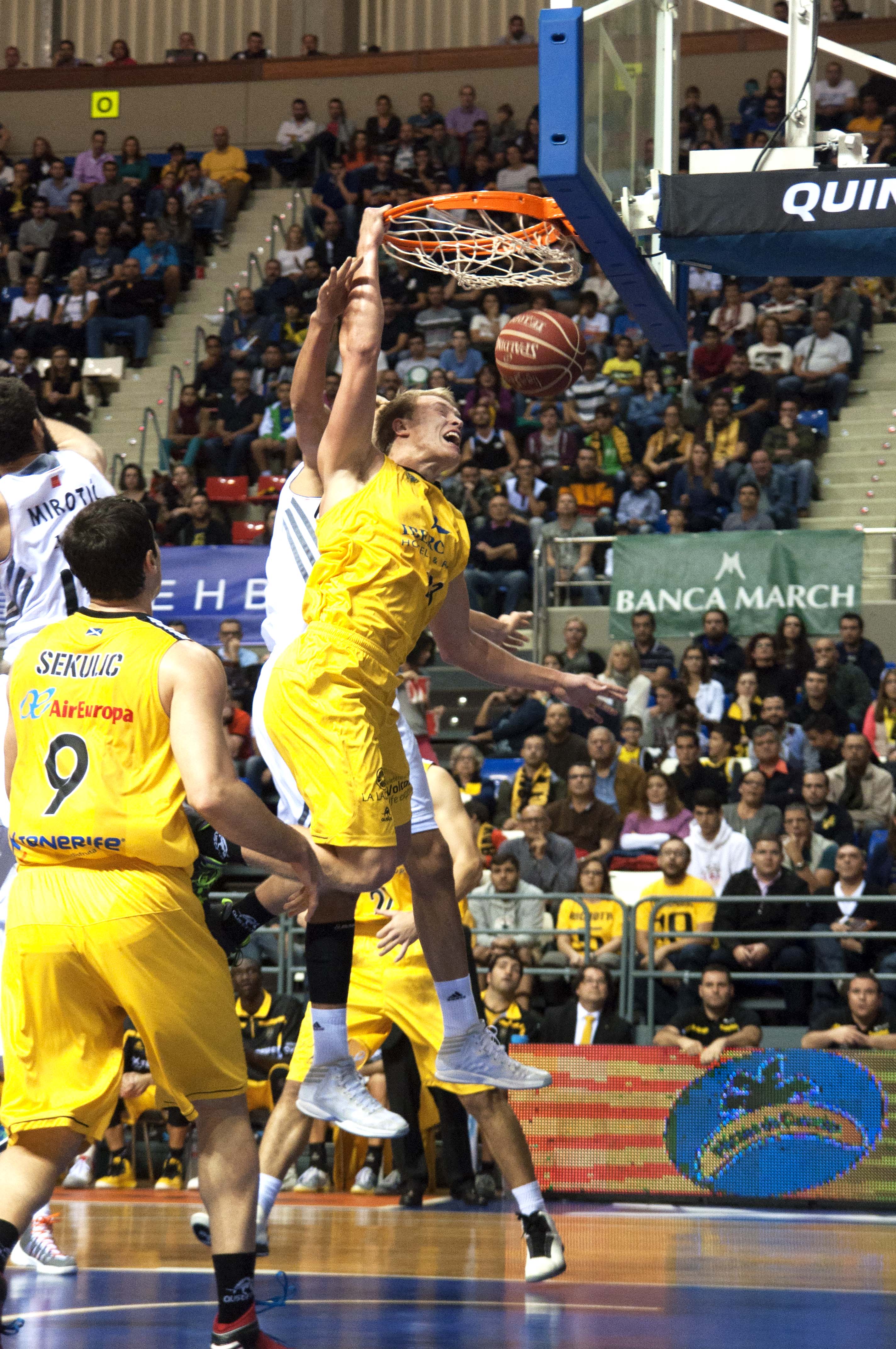 Iberostar Tenerife empieza a edificar su futuro. Luke Sikma continuará de aurinegro