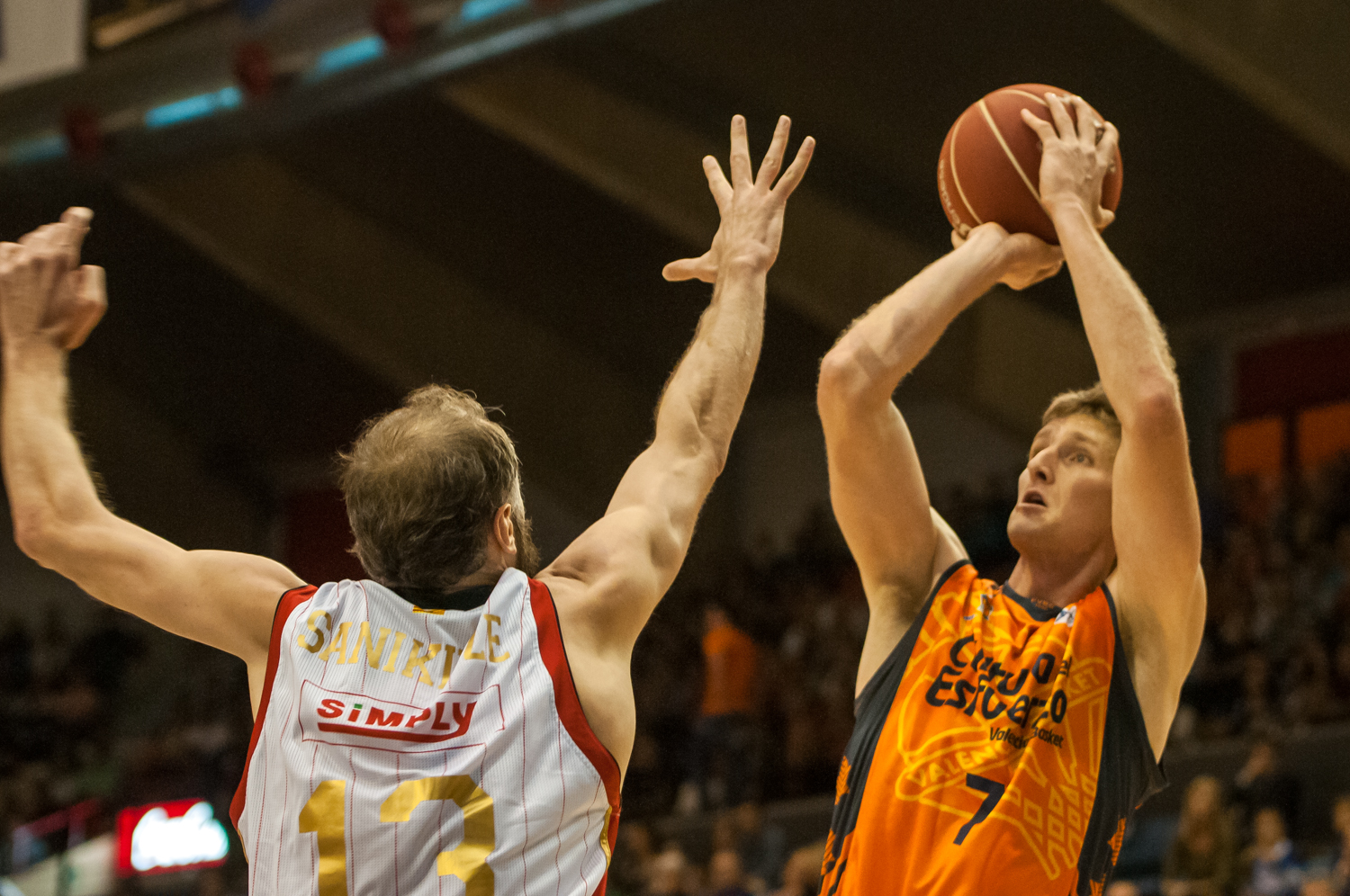 Final abierta tras el bajón taronja en el último cuarto (80-67)