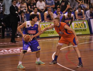 Palencia golpea primero en la lucha por el ascenso a la Liga Endesa