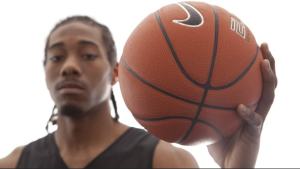 Una 1ª mitad de ensueño y el ‘Podium game’ de Leonard ponen el 2-1 para los Spurs