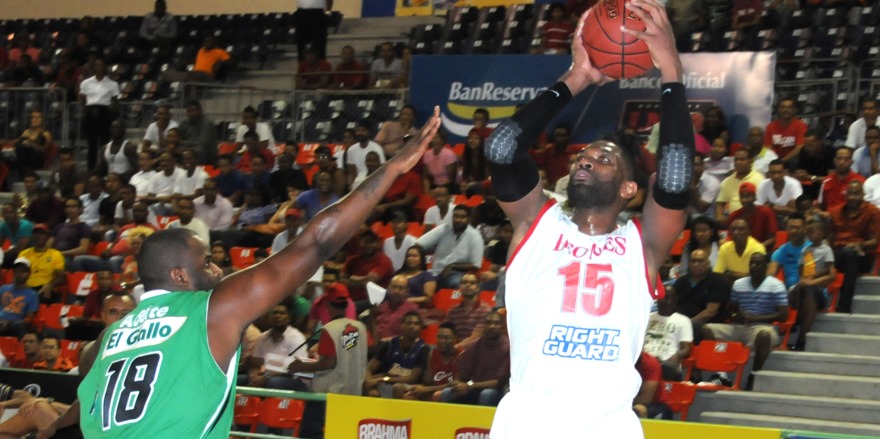 Playoffs en Dominicana: Metros y Titanes se adelantan. Eloy Vargas, destacado