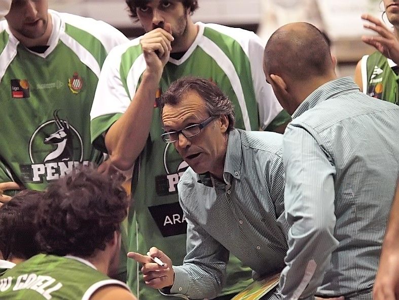 Quim Costa seguirá a los mandos del CB Peñas Huesca