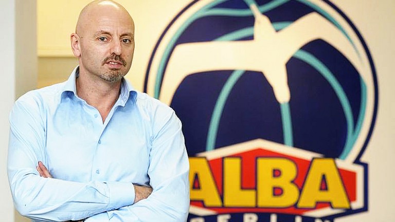 VIDEO: la inusual reacción de Sasa Obradovic (Alba Berlin) en un tiempo muerto