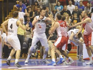 La final de Serbia acaba con un 4 contra 2 tras graves incidentes violentos (vídeo)