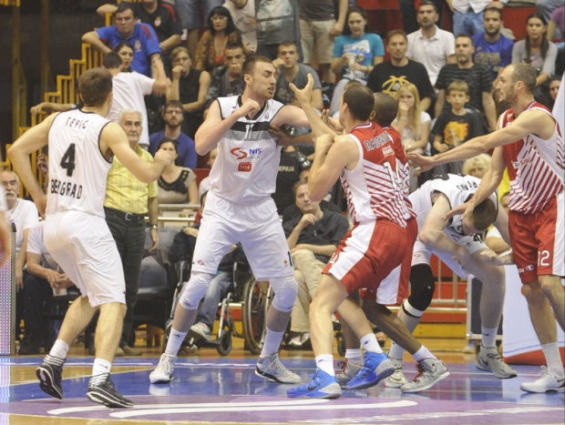 La final de Serbia acaba con un 4 contra 2 tras graves incidentes violentos (vídeo)