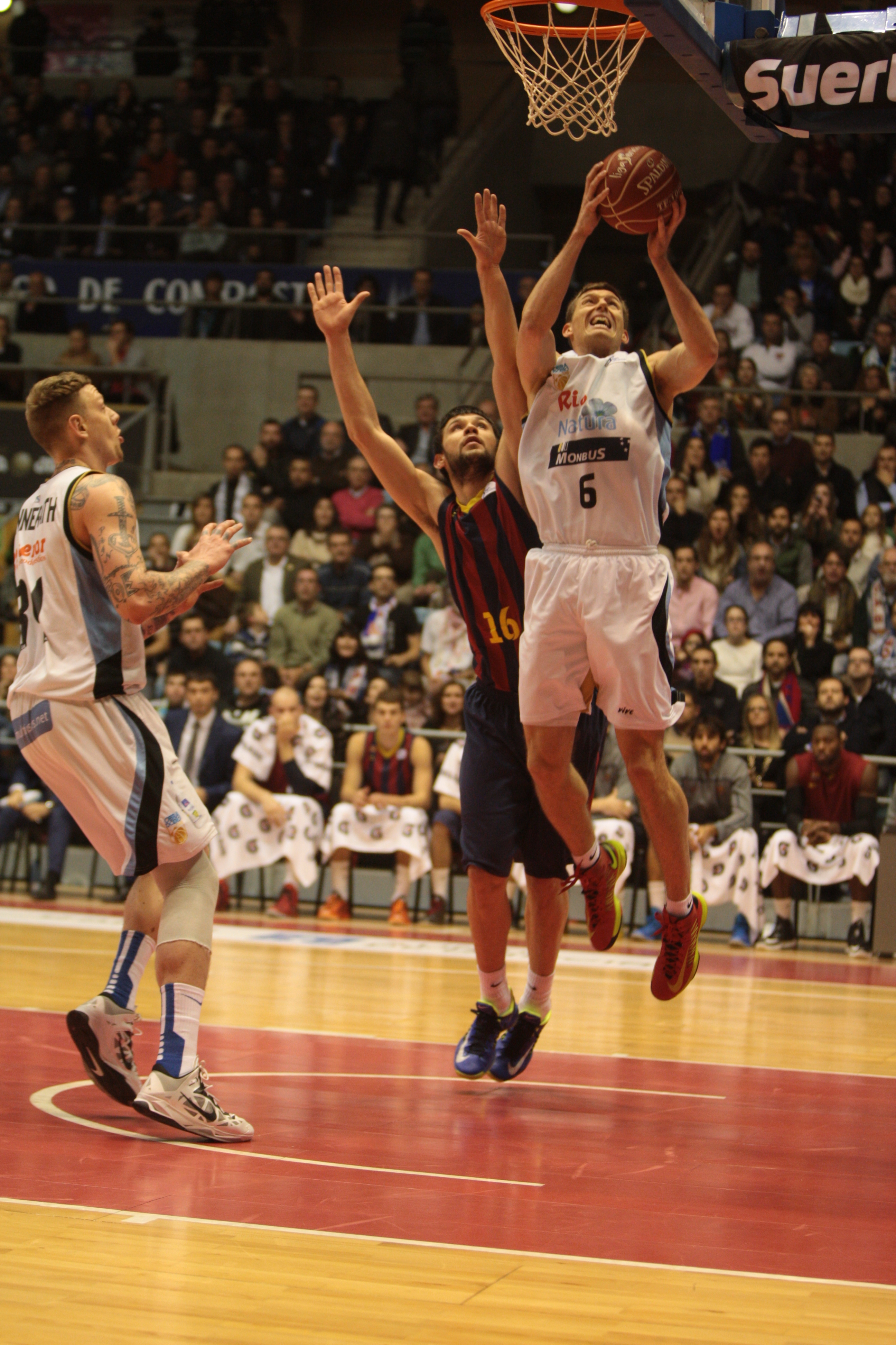 Pavel Pumprla continuará  siendo el alma de la afición de Obradoiro