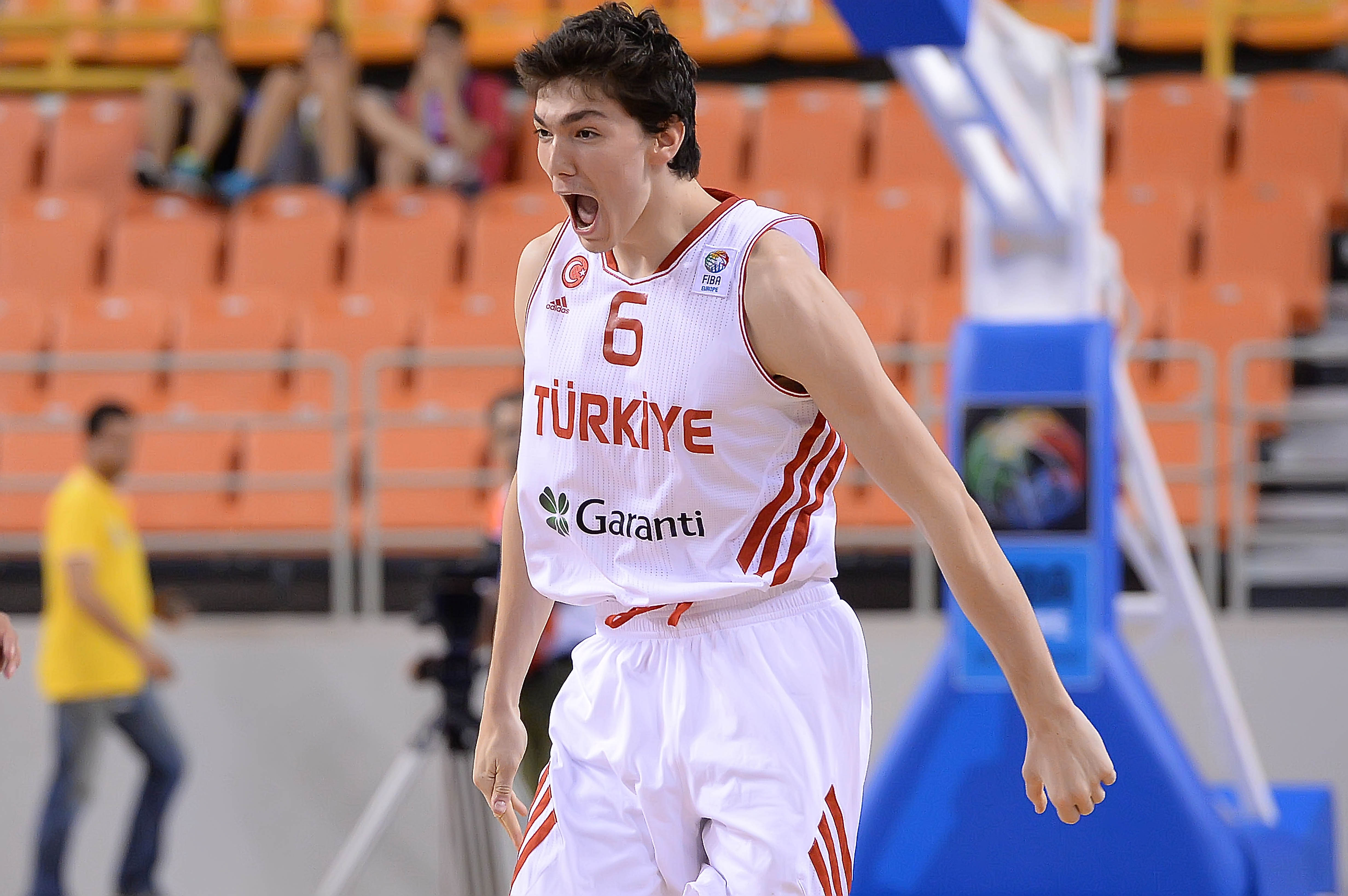 El MVP Cedi Osman (20p) deja a la U20 sin guinda dorada (65-57)