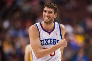 Spencer Hawes refuerza a los Clippers; ¿Bogdanovic, preparado para alistarse a los Nets?