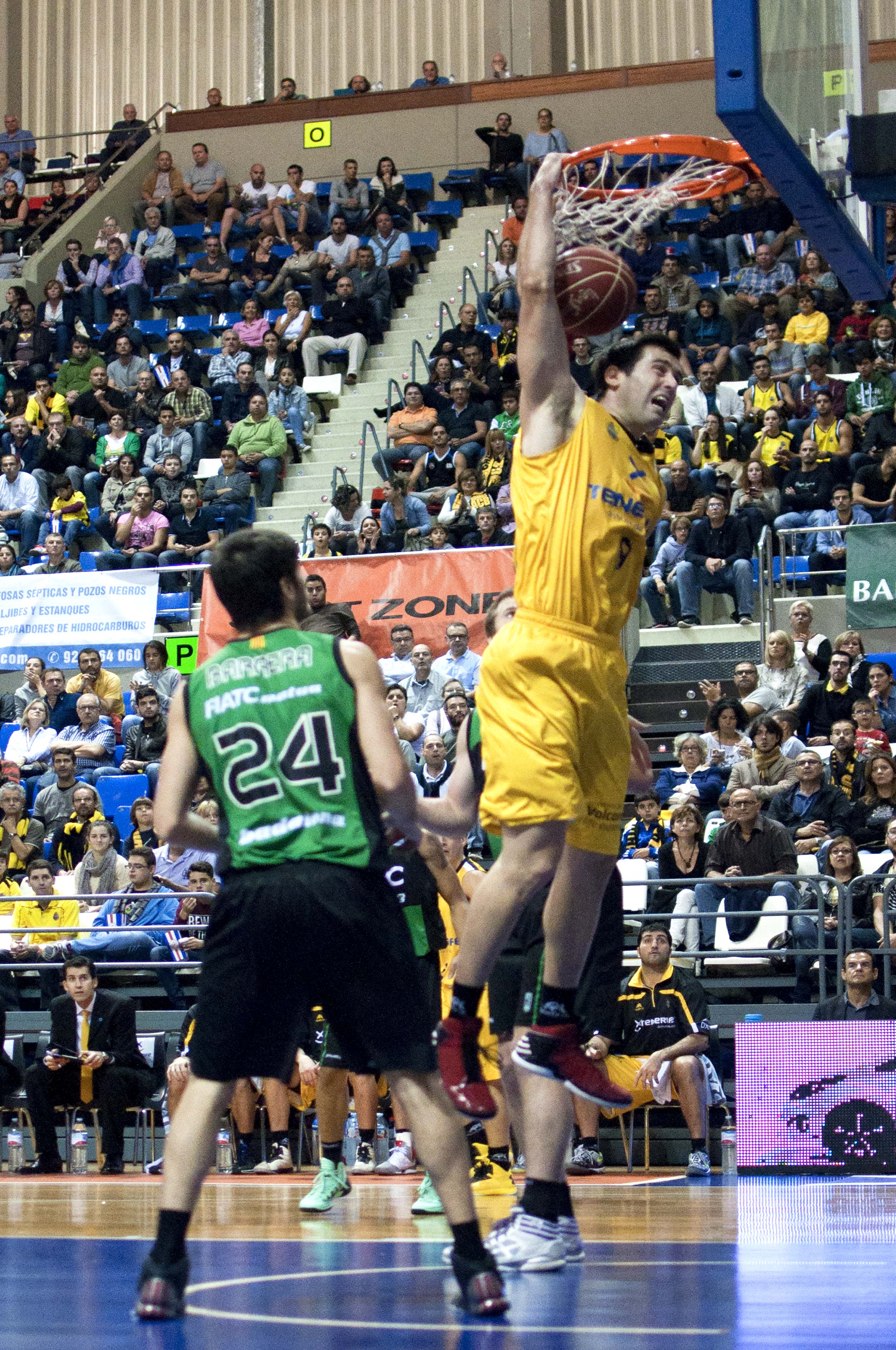 Blagota Sekulic, el hijo pródigo que regresa a Tenerife. Vázquez seguirá en Málaga