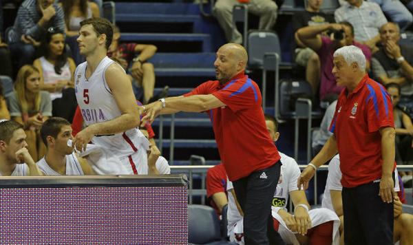 Bronca entre Djordjevic y Micov que acaba con el alero fuera de la selección serbia