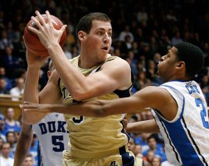 Daniel Miller, un NCAA de 2,12m, completará el juego interior del Rio Natura Monbus