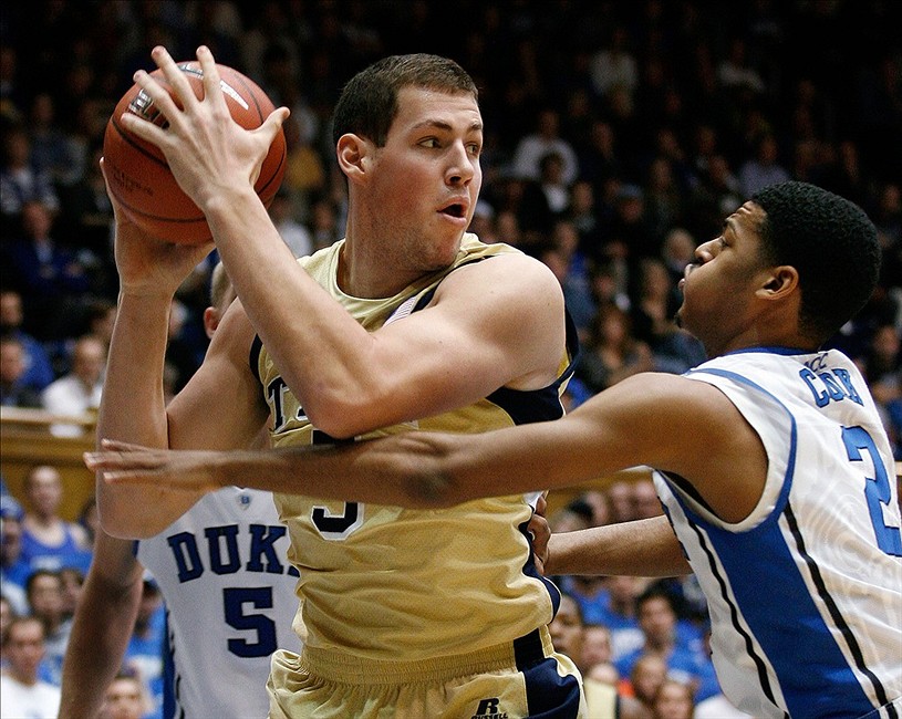 Daniel Miller, un NCAA de 2,12m, completará el juego interior del Rio Natura Monbus