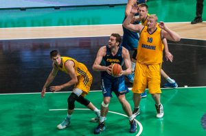 El resultado vuelve a superar a las sensaciones ante una correosa Ucrania (71-63)