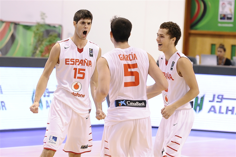Octavos U17M: Santi Yusta (18p) ejecuta a Argentina (64-57). Popovic MVP, 48 val