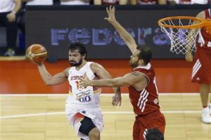 Marc abre un puesto de gorros y boinas en la victoria frente a Turquía (77-55)