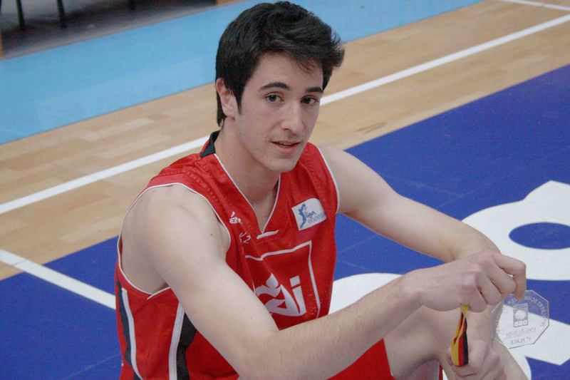 Javier Marín, del CAI al Lucentum. Xavi Sastre, a Araberri.