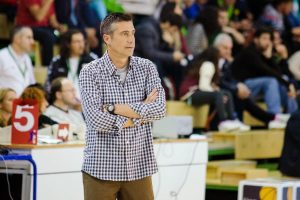 Francis Tomé sigue en Clínicas Rincón. Víctor Pérez, renovado en Oviedo