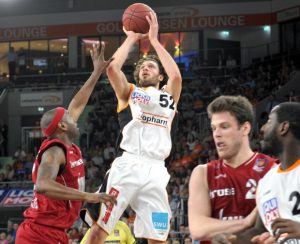 Keaton Nankivil cierra la pintura de Obradoiro. Sada, rumbo a Andorra