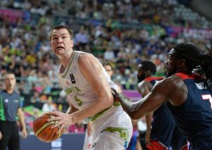 Eslovenia le aguanta veinte minutos a la Estados Unidos más eficaz (76-119)