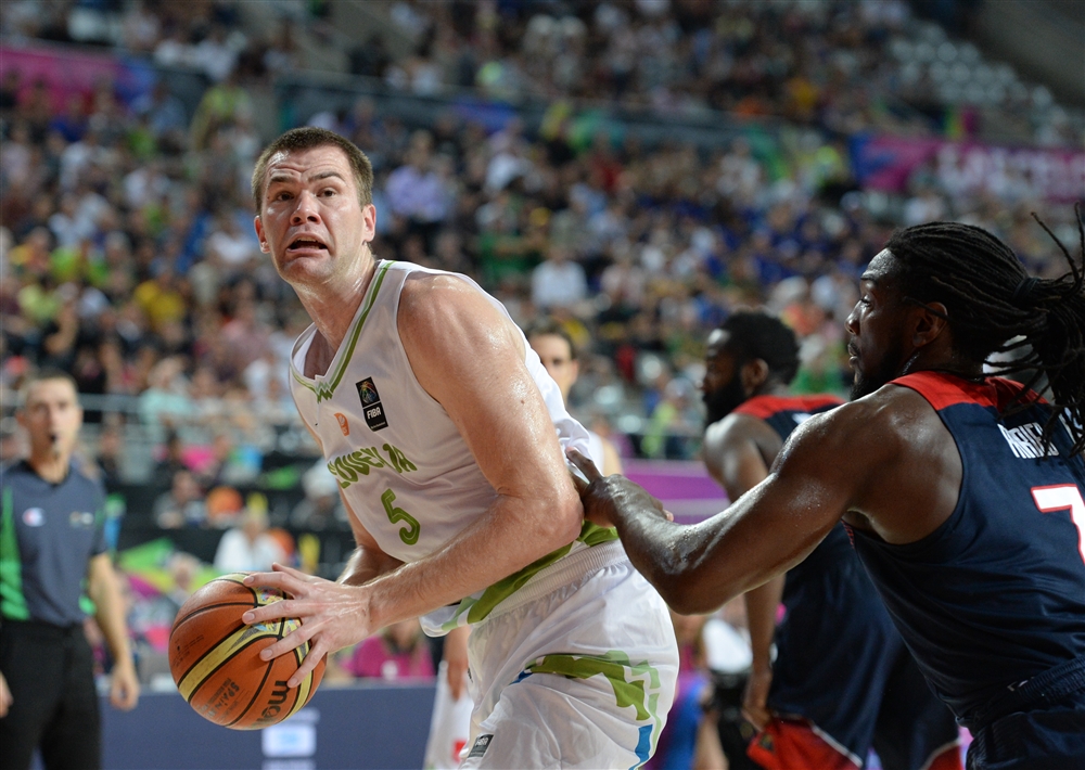 Eslovenia le aguanta veinte minutos a la Estados Unidos más eficaz (76-119)