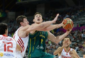 Preldzic rescata a Turquía con dos triples ante la incredulidad australiana (65-64)