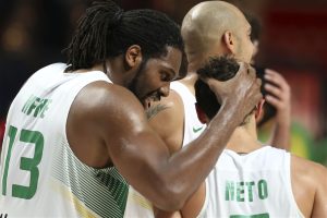 Neto permite a Brasil tomarse una revancha histórica y meterse en cuartos (85-65)
