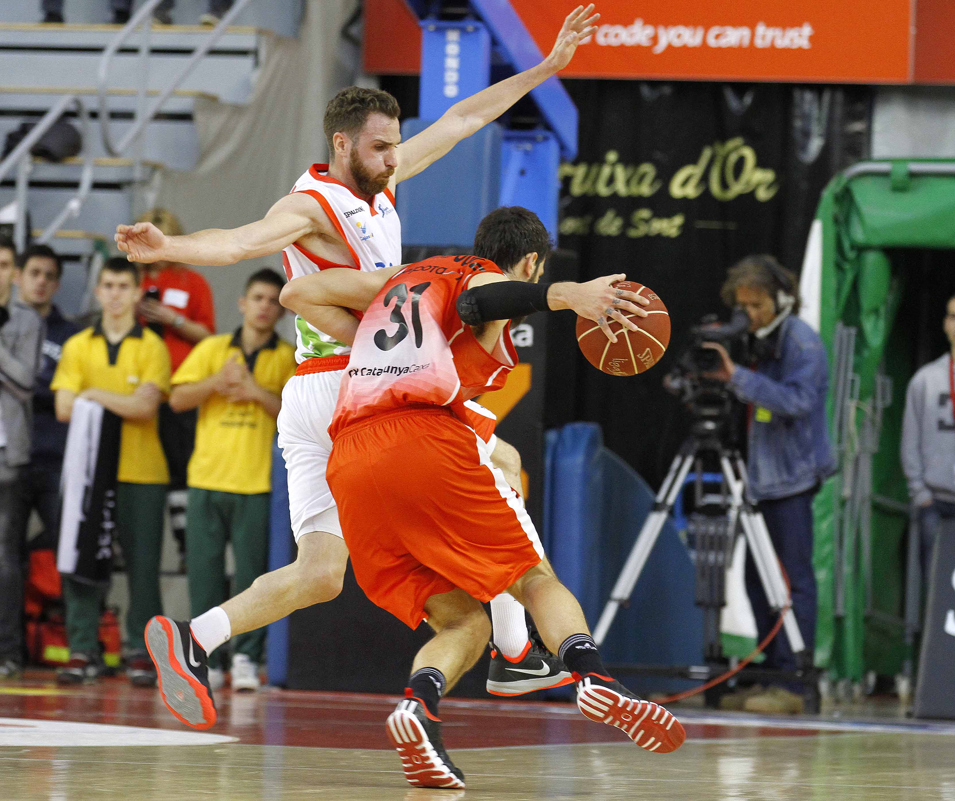 Álex Urtasun renueva con Baloncesto Sevilla por una temporada