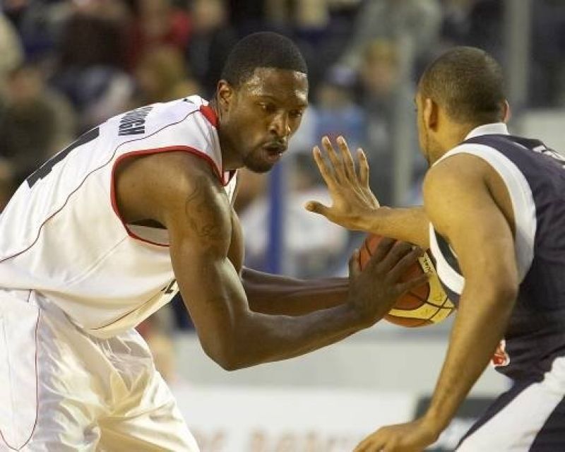 O’Louis McCullough, el hermano de Garnett que juega al basket en latinoamérica