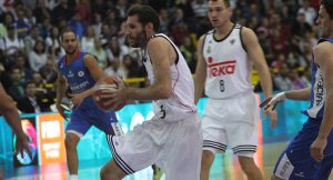 Copa Euroamericana: Carroll fue el guía en Bogotá y Peñarol tumbó a triples a Baskonia