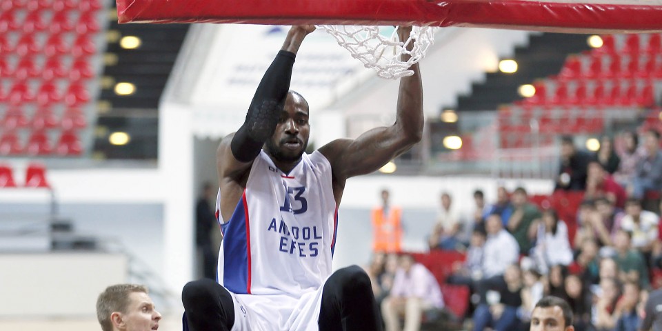 TBL: Efes debuta con derrota en un minuto aciago de Matt Janning VIDEOS