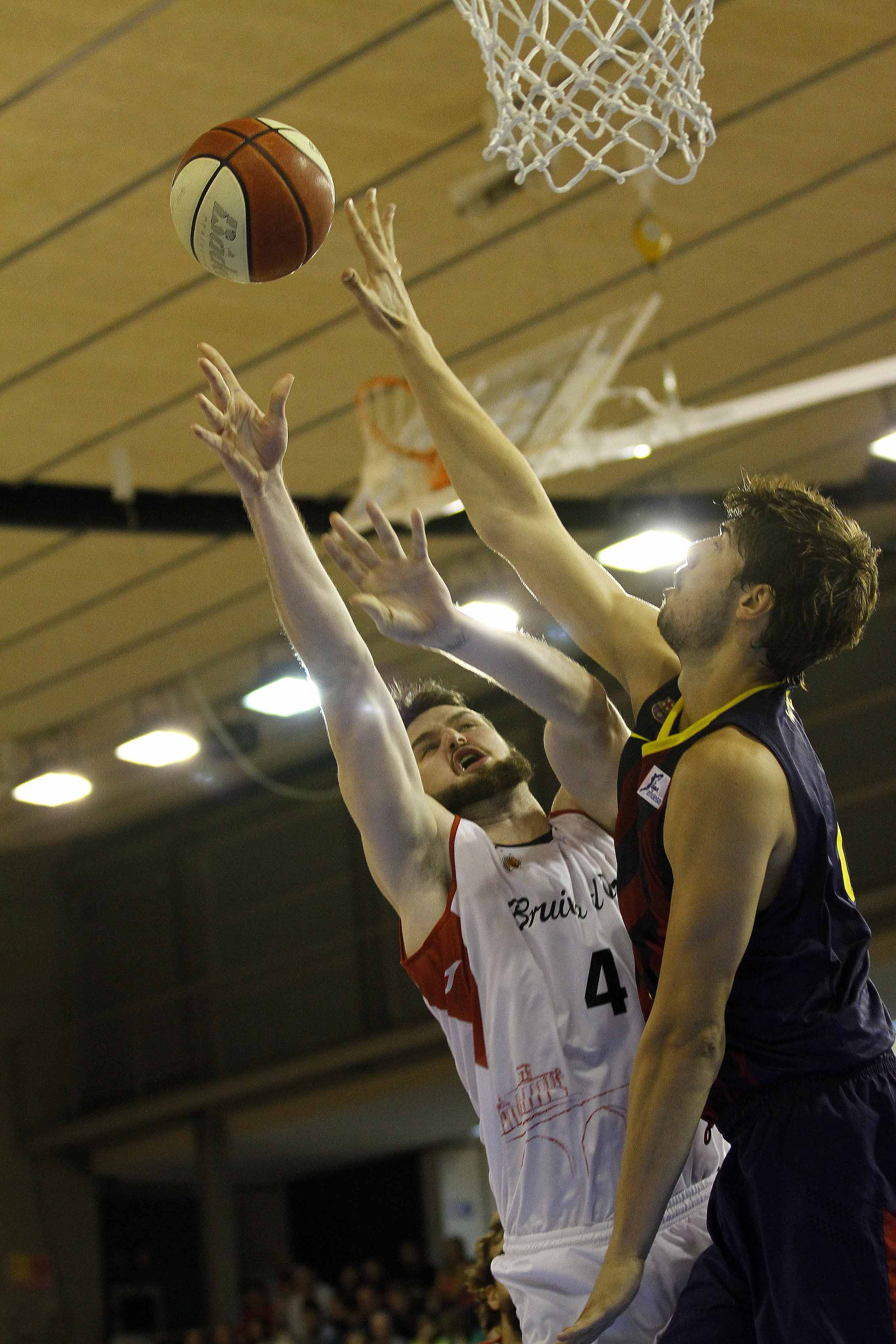 AJ Ogilvy, out mínimo un mes. Eriksson, siete meses de baja