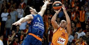 Una horrible primera parte condena a Valencia Basket en Turquía (71-64)