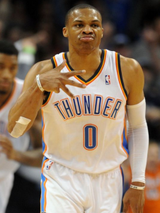 Westbrook se lesiona; Kemba Walker renueva; Varejao, a un paso de seguir en los Cavs