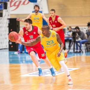 Mahalbasic (15 rebs) y Calathes (17), dúo titánico para frenar al Lokomotiv-Kuban