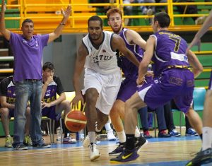 Lucentum se luce. Zornotza ‘matagigantes’. Cáceres arranca. Joan Riera, MVP