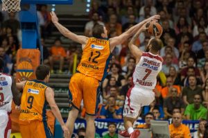 A Olympiacos le vale con Spanoulis para ganar en un final polémico (68-71) VIDEO