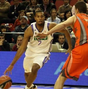 El Real Madrid rescinde a Quinton Hosley y ficha a Kennedy Winston