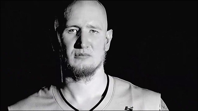 Entre lanzagranadas y heroína, continúa el descenso a los infiernos de Robert Swift