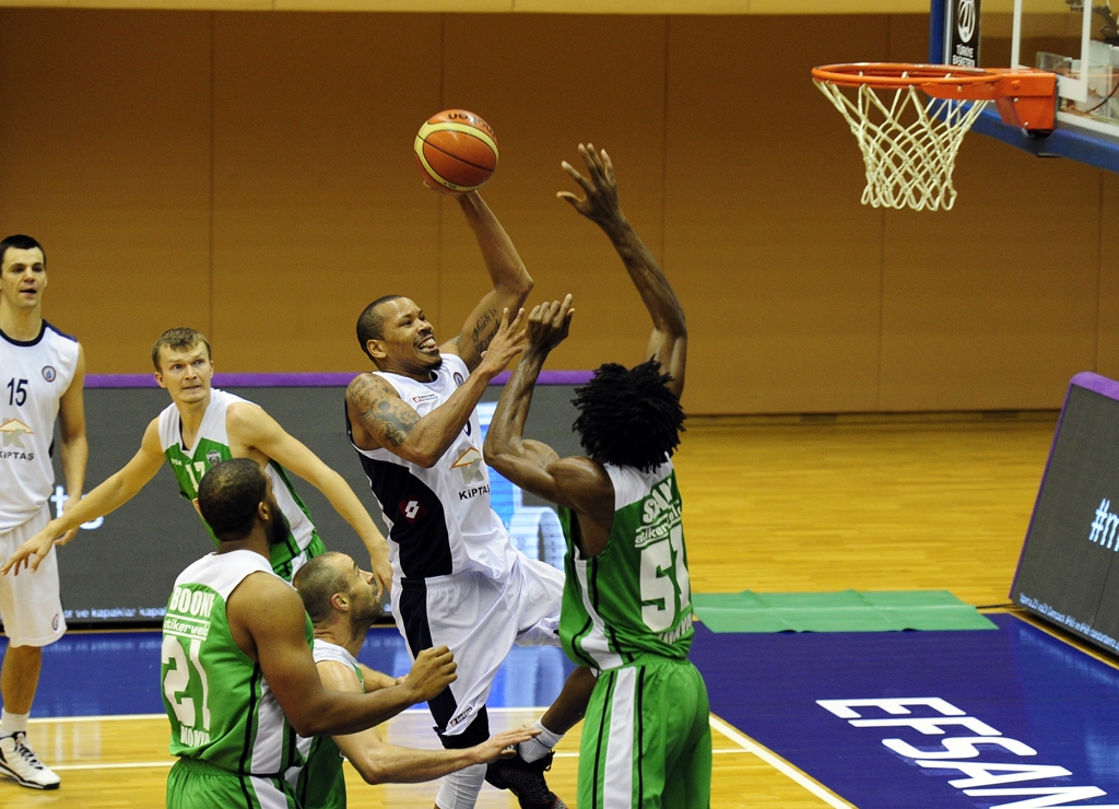 Duelo anotador Acker (34) vs DeVries (38). Tour de force sin premio para Osman