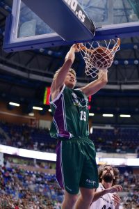 Vasileiadis da la segunda a Unicaja con un triple sobre la bocina (87-84) VIDEO