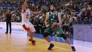 La defensa del último cuarto le da la victoria a Unicaja (82-73)