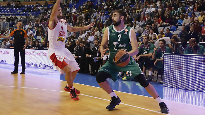 La defensa del último cuarto le da la victoria a Unicaja (82-73)
