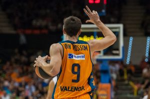 Van Rossom y Harangody salvan el primer match ball de Valencia (79-69)