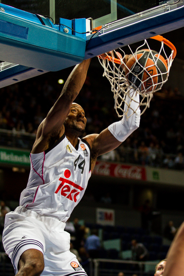 Felipe Reyes lidera la borrachera anotadora madridista ante el Sassari (115-94)