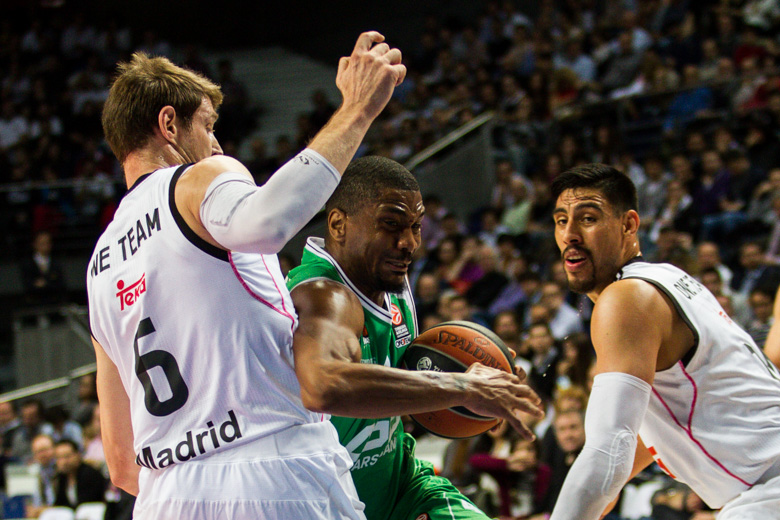 Fischer y Jerrells verdugos del Real Madrid en su primera derrota en casa (75-85)