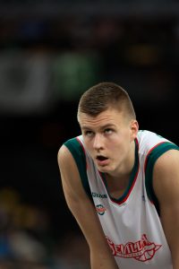 Pat Riley, de pesca sevillana en Andorra. Porzingis, ¿un año más en Sevilla?