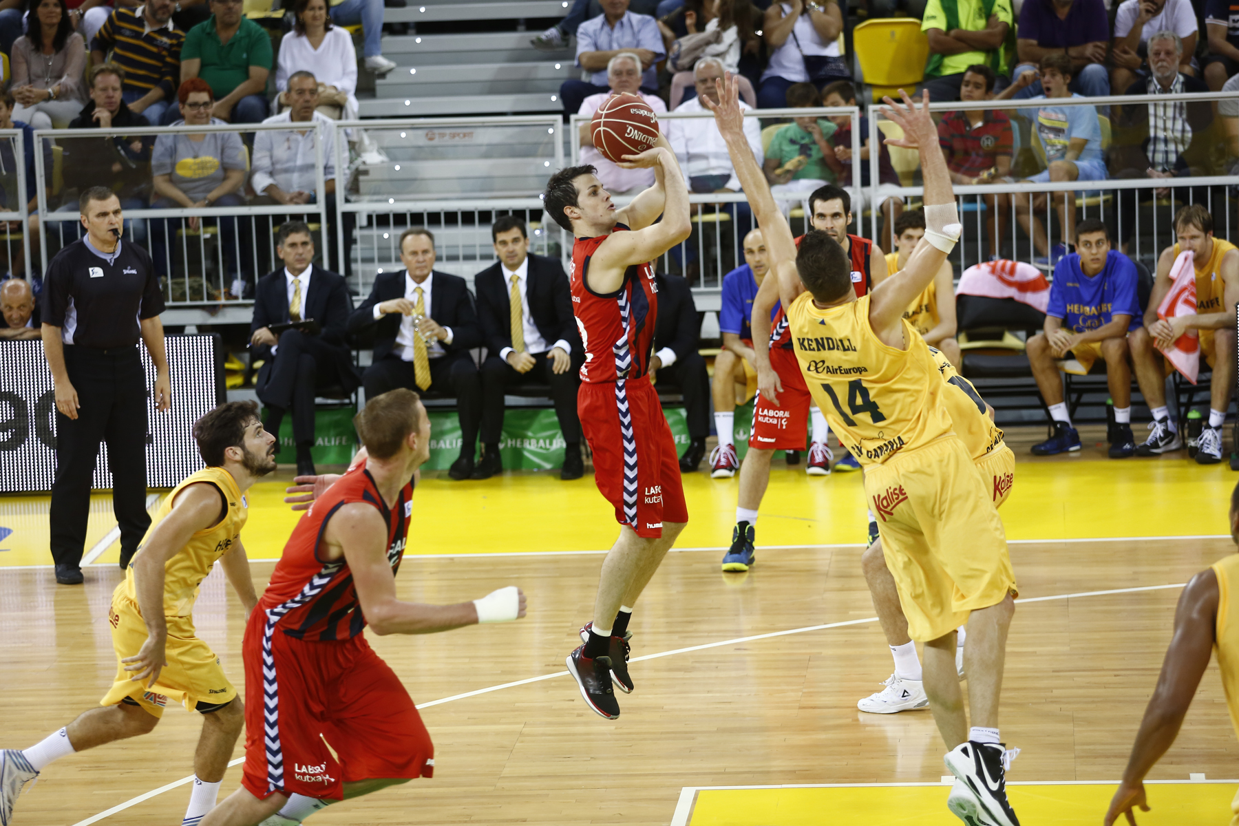 Thomas Heurtel dejará Vitoria de forma definitiva. Anadolu Efes será su destino