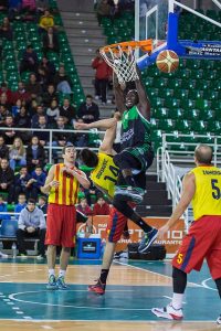 Cáceres y CEBA, sólidos. Triple doble de Yates. Washburn, MVP
