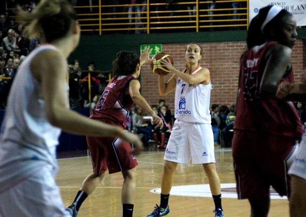 El trío de cabeza, más líder; Promete abandona el último lugar; Ibekwe repite MVP