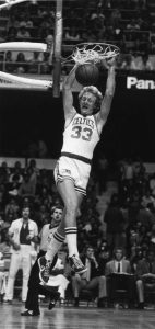 El pájaro también sabía volar: los mejores mates de Larry Bird